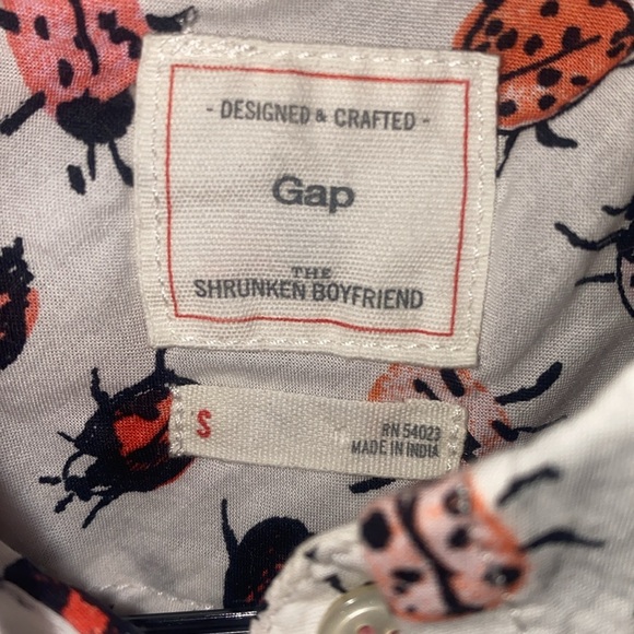 Gap The Shrunken Boyfriend Ladybug Print Shirt, Size S - Picture 3 of 6